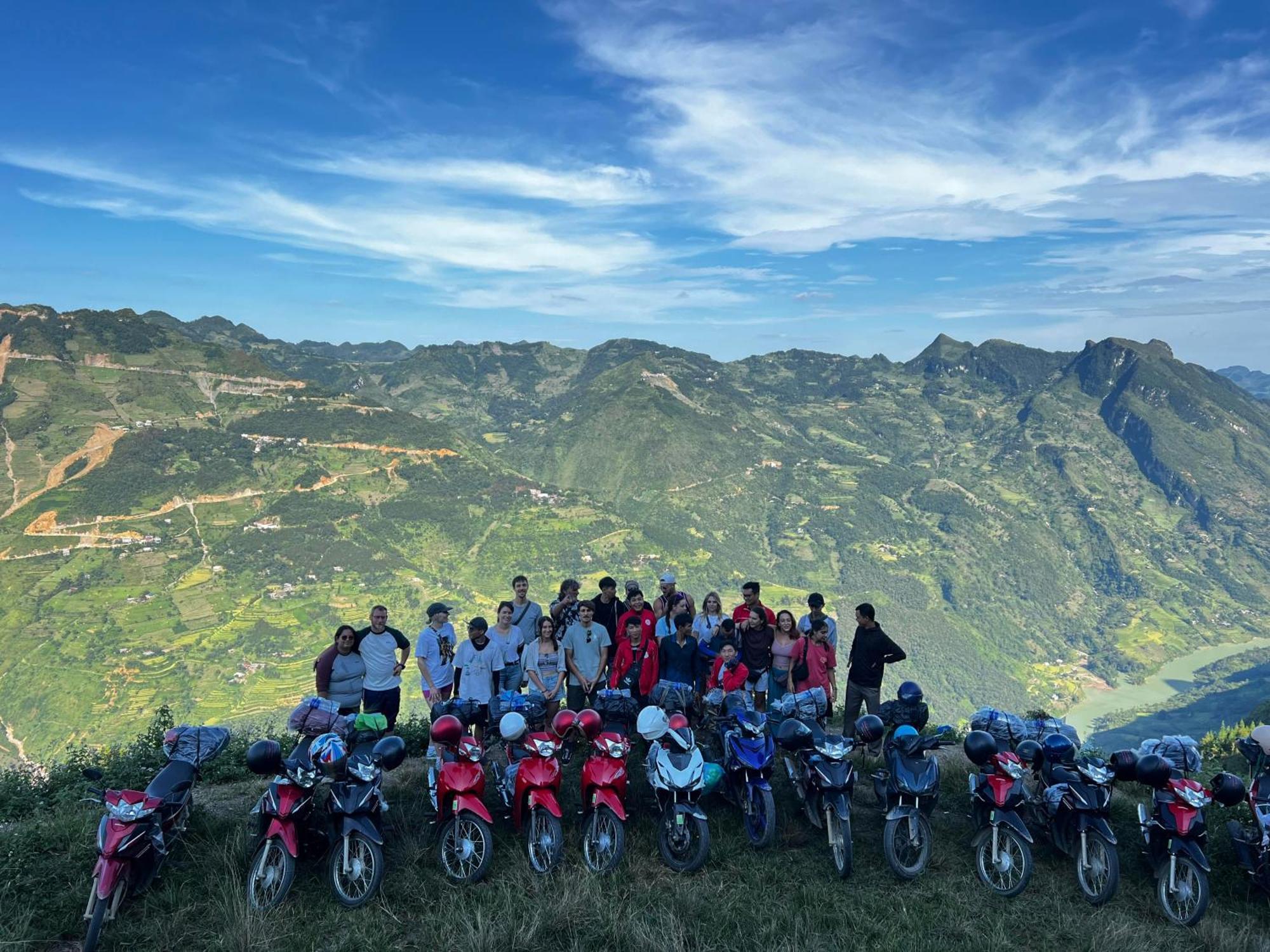 Ha Giang Loop Hostel & Tours Exterior photo
